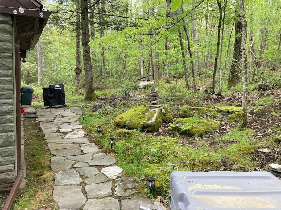 Peaceful Seasonal Wooded Cottage Close To Everything Tafton Eksteriør bilde